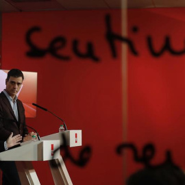 El líder del PSC, Miquel Iceta (i), y el secretario general del PSOE, Pedro Sánchez (d), durante la rueda de prensa que han ofrecido tras la reunión de la ejecutiva PSC. |  Juan Carlos Cárdenas (EFE)