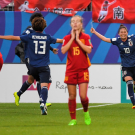 Las jugadoras de Japón celebran uno de sus goles. - AFP