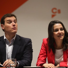 El presidente de Ciudadanos, Albert Rivera, y la candidata a la presidencia de la Generalitat Inés Arrimadas, durante la reunión del comité ejecutivo del partido en Barcelona. EFE/Javier Etxezarreta