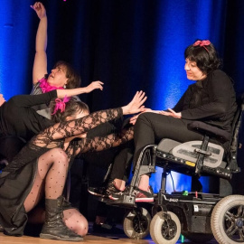 La compañía Pares Sueltos y Carme Diem Producciones presentan “Polvo”, una obra sobre la integración y la accesibilidad. ZARAGOZA EN ESCENA