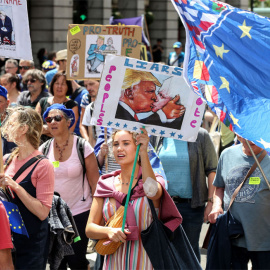 20/07/2019.- Miles de personas han marchado este sábado por las calles de Londres bajo el lema 'No a Boris, sí a Europa'. EFE/Hollie Adams