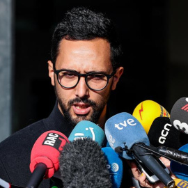 17/09/2018.- El rapero español Josep Miquel Arenas, conocido como Valtònyc, se dirige a los medios tras la sentencia de su juicio en los juzgados de Gante (Bélgica), hoy, 17 de septiembre de 2018. El juez belga rechazó hoy la euroorden de e