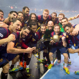 Los jugadores del Barça celebran la conquista de la Champions de balonmano. /EFE