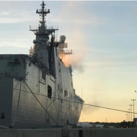 Imagen del portaeronaves Juan Carlos I afectado por el incendio en Rota. | MDE