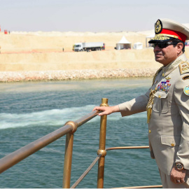 El presidente de Egipto, Abdel Fatah al Sisi, inaugurando este jueves en la ciudad de Ismailiya el nuevo canal de Suez / REUTERS