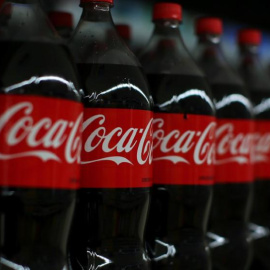 Botellas de Coca-cola en una imagen de archivo. / REUTERS - MIKE BLAKE