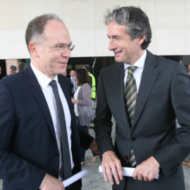 Juan Bravo, presidente de Adif, con el ministro de Fomento Iñigo de la Serna. EFE