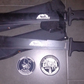 Algunos de los machetes que llevaban los menores detenidos.- POLICÍA MUNICIPAL DE MADRID