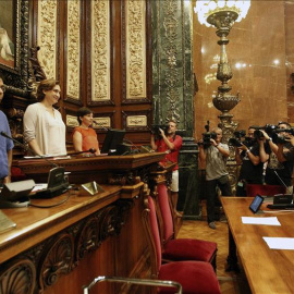Ada Colau preside el pleno del Ayuntamiento de Barcelona. EFE