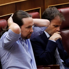 Pablo Iglesias, durante la sesión de investidura de Pedro Sánchez, en el Congreso. / EFE