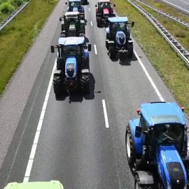 Histórico corte de carretera de los agricultores holandeses