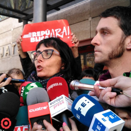 Els regidors de la CUP a Reus Marta Llorens i Oriol Ciurana, després de compaèixer aquest dijous davant el jutjat. / CUP Reus.