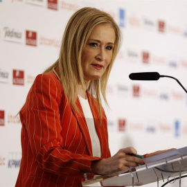 La presidenta de la Comunidad de Madrid, Cristina Cifuentes, durante su intervención hoy en un desayuno informativo organizado por Europa Press, en el que ha destacado el balance de gestión del Ejecutivo autonómico, cuando se cumple un año 