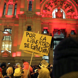 Imagen de la concentración en apoyo a los titiriteros en Madrid. EFE/J.P.Gandul
