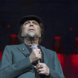 Joaquín Sabina, en el primero de sus dos conciertos en Madrid. EFE