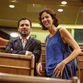 Alberto Garzón junto a la diputada de IU Eva García Sempere