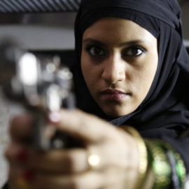 Fotograma de la película 'Pintalabios bajo mi burka'