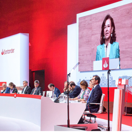 Ana Botín, durante la Junta Extraordinaria del Santander, celebrada ayer, que aprobó una ampliación de capital para comprar las acciones de minoritarios de Santander México