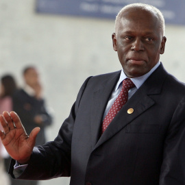 El expresidente de Angola Jose Eduardo dos Santos, durante un evento en Luanda, a 8 de diciembre de 2007 (Archivo).