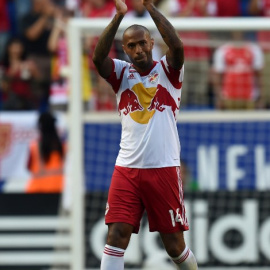 Thierry Henry en un partido amistoso en verano entre el New York red Bulls y el Arsenal. AFP