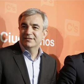 El encargado del programa económico de Ciudadanos, Luis Garicano, con el líder del partido, Albert Rivera, en una imagen de archivo. EFE