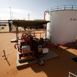 Vista general del campo petrolífero de  El Sharara, en el sur de Libia. REUTERS/Ismail Zitouny