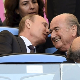 Putin y Blatter, durante la final del Mundial de Brasil. REUTERS/Dylan Martínez