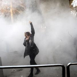 Protestas de los estudiantes iraníes contra las políticas económicas del Gobierno.- EFE/EPA/STR