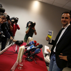 Hervé Falciani, el ingeniero de sistemas italo-francés que desde 2009 colabora activamente con la justicia de varios países aportando información sobre evasores fiscales, durante la presentación  de su libro 'La caja fuerte de los evasores.