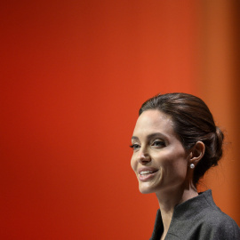 La actriz estadounidense Angelina Jolie mientras da un discurso en la Cumbre Mundial para Acabar con la Violencia Sexual en Zonas en Conflicto en Londres (Reino Unido), en junio de de 2014. EFE/Facundo Arrizabalaga