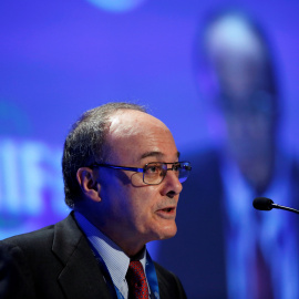 El gobernador del Banco de España, Luis Maria Linde, durante su intervención en la reunión de primavera del Instituto Internacional de Finanzas (IIF), en Madrid. REUTERS/Susana Vera