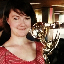 Katherine Chappell, con el Emmy que logró. INSTAGRAM