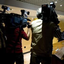 El ministro de Economía en funciones, Luis de Guindos, durante la rueda de prensa que ha ofrecido para analizar los datos del PIB. EFE/Emilio Naranjo
