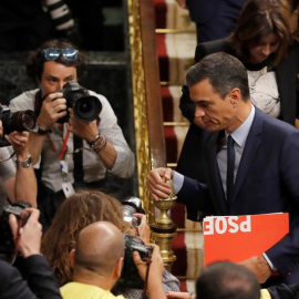 El candidato socialista a la presidencia del Gobierno,.Pedro Sánchez, abandona el hemiciclo. EFE