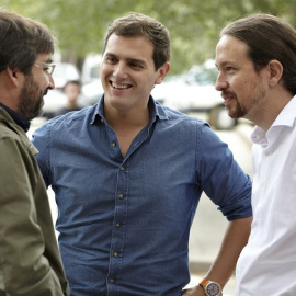 Albert Rivera y Pablo Iglesias en el cara a cara que realizaron en el programa 'Salvados'.- EUROPA PRESS