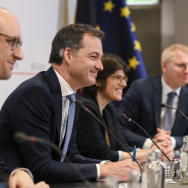 13/07/2022 - El viceprimer ministro de Finanzas de Bélgica, Vincent Van Peteghem, el primer ministro Alexander De Croo, la ministra de Energía, Tinne Van der Straeten, y el viceprimer ministro y ministro de Movilidad, Georges Gilkinet.