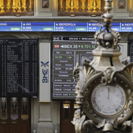 Panel de la Bolsa de Madrid con el principal indicador del mercado bursátil, el Ibex 35. EFE/Mariscal