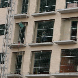 Trabajadores en un edificio en construcción en Madrid. REUTERS