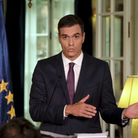 El presidente del Gobierno, Pedro Sánchez, durante la rueda de prensa que ha ofrecido en la residencia del embajador en Nueva York. EFE/Ballesteros