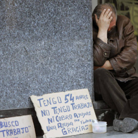 Una renta básica reduciría la desigualdad y sacaría de la pobreza a muchas personas. / ARCHIVO / EFE