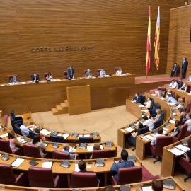 Vista general del hemiciclo durante el pleno de Les Corts Valencianes.- EFE