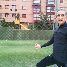 Gabriel Rodríguez Osorio frente a unas pistas de Padel./Público