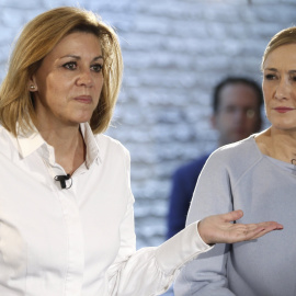 La secretaria general del PP, María Dolores de Cospedal, y la presidenta de la Comunidad de Madrid y de la gestora del PP de Madrid, Cristina Cifuentes, en una imagen de archivo. EFE
