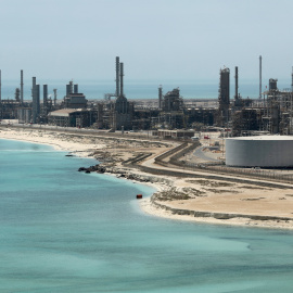 Vista de la refinería de Ras Tanura de la petrolera Aramco, de Arabia Saudí. REUTERS