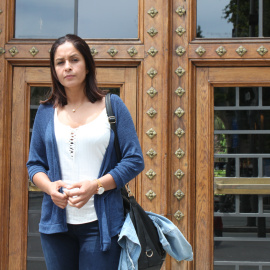 Amina Hussein, la joven kurda de Siria que huyó del país en 2006, y que ahora se puede convertir en una sin papeles por culpa de un laberinto burocrático