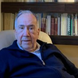 Joan Margarit: "Les llengües no han fet mai mal a ningú, els que fan mal són els animals que hi ha al darrere"