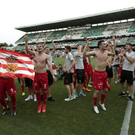 Los jugadores del Sporting de Gijón celebran el ascenso a Primera. /EFE