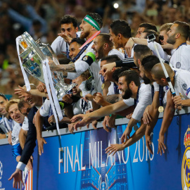 Los jugadores del Real Madrid celebran la Undécima en Milán. /REUTERS