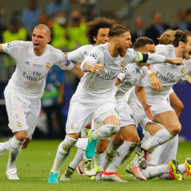 El Real Madrid celebra su victoria en la Champions League frente al Atlético de Madrid. REUTERS/ Stefan Wermuth