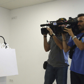 El secretario de Organización de Podemos, Sergio Pascual, durante la rueda de prensa ofrecida en la sede de la formación, en Madrid. EFE/Javier Lizón